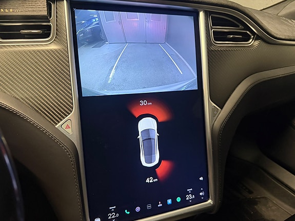 Tesla Model S 22 of 25