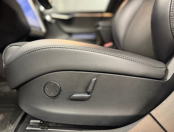 Tesla Model S 13 of 25