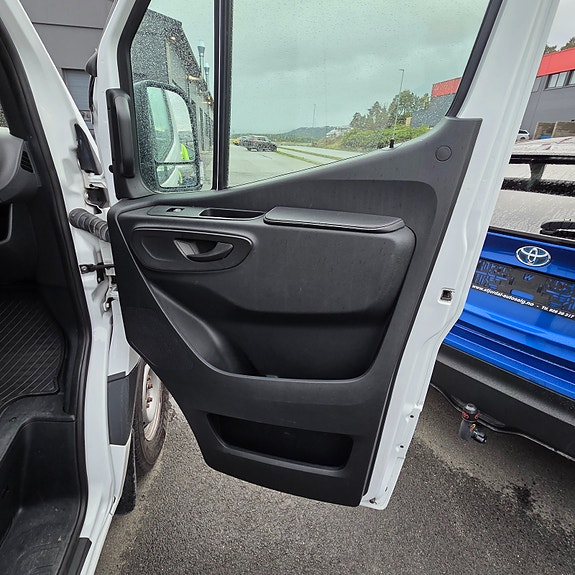Mercedes-Benz Sprinter 25 of 30