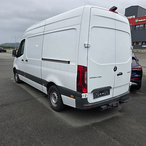Mercedes-Benz Sprinter 2 of 30
