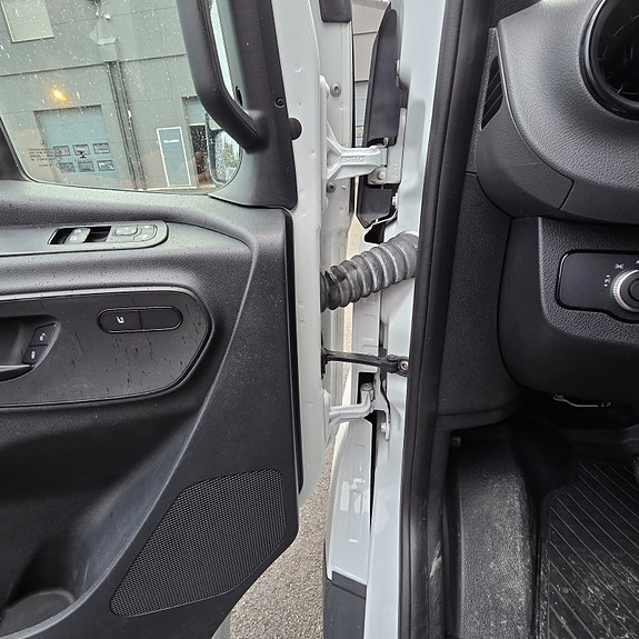 Mercedes-Benz Sprinter 8 of 30
