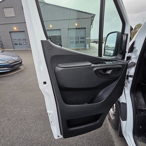 Mercedes-Benz Sprinter 6 of 30