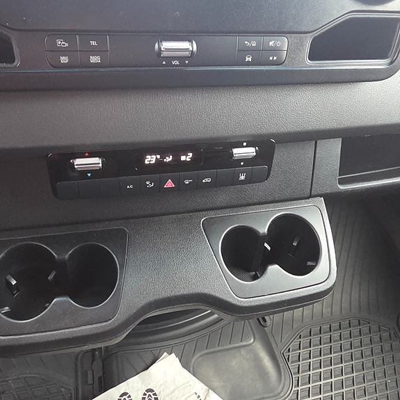 Mercedes-Benz Sprinter 19 of 30