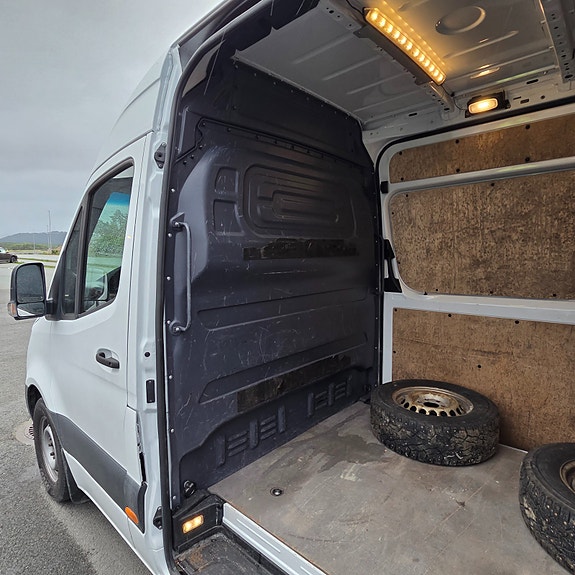 Mercedes-Benz Sprinter 23 of 30