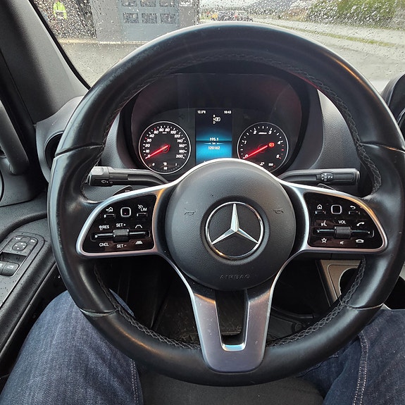 Mercedes-Benz Sprinter 13 of 30