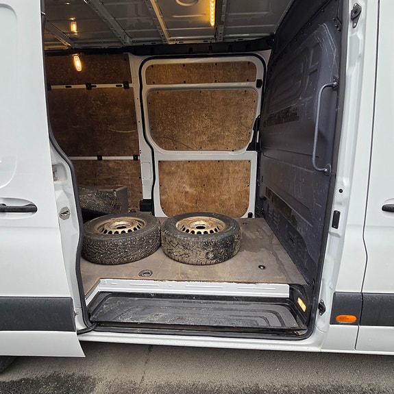 Mercedes-Benz Sprinter 30 of 30