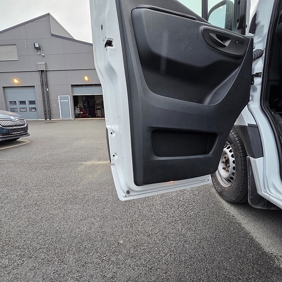 Mercedes-Benz Sprinter 7 of 30
