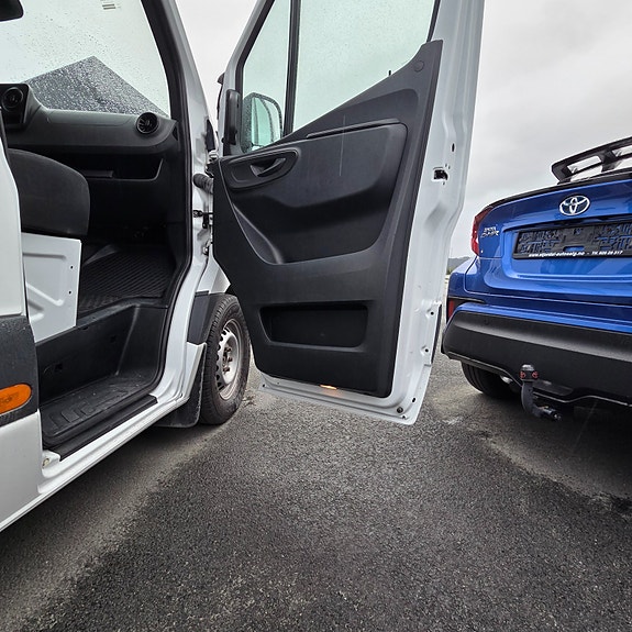 Mercedes-Benz Sprinter 26 of 30