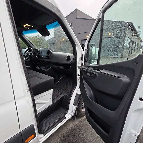 Mercedes-Benz Sprinter 24 of 30