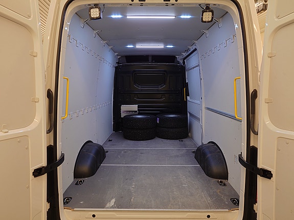 Volkswagen Crafter 6 of 12