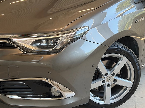 Toyota Auris 7 of 30