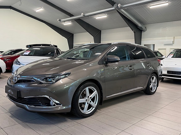 Toyota Auris 2 of 30