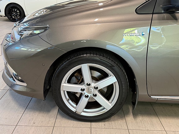 Toyota Auris 10 of 30
