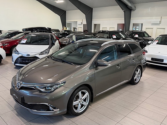 Toyota Auris 3 of 30