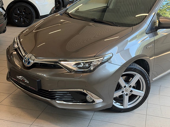 Toyota Auris 8 of 30
