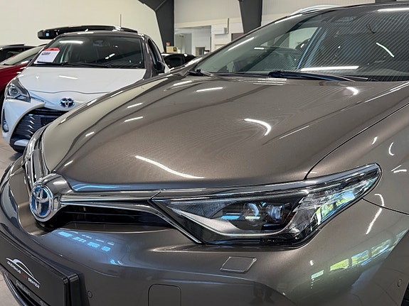 Toyota Auris 12 of 30