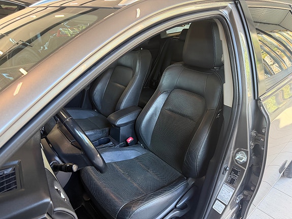 Toyota Auris 23 of 30