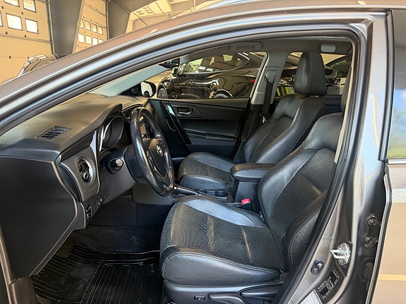 Toyota Auris 26 of 30