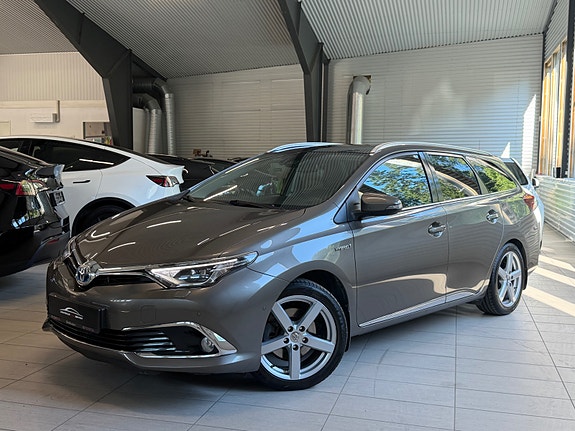 Toyota Auris 6 of 30