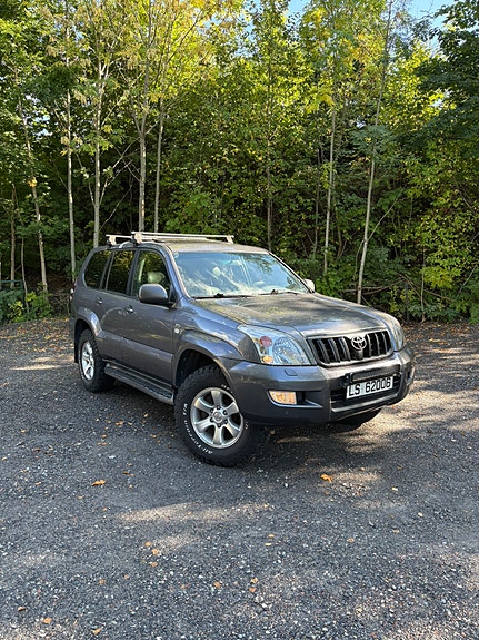 Toyota Land Cruiser 3 of 25
