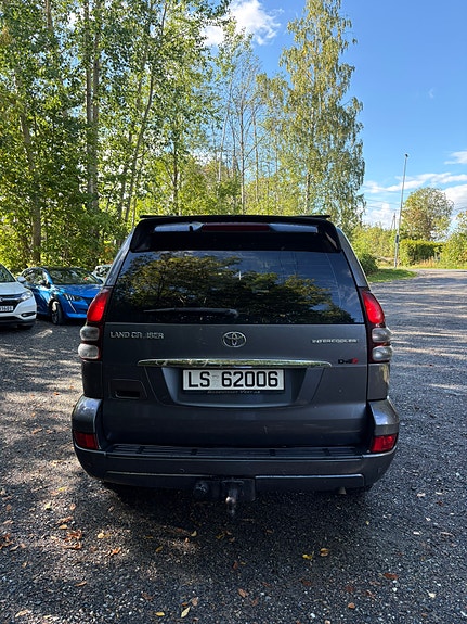 Toyota Land Cruiser 2 of 25