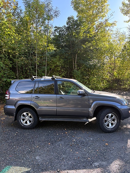 Toyota Land Cruiser 4 of 25