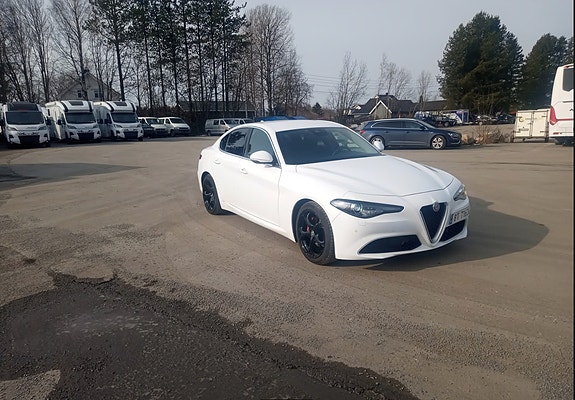 Alfa Romeo Giulia 6 of 9
