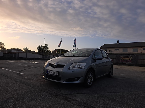 Toyota Auris 2 of 20