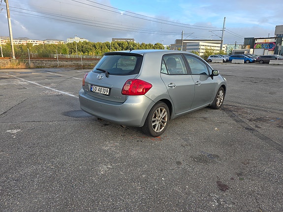 Toyota Auris 7 of 20
