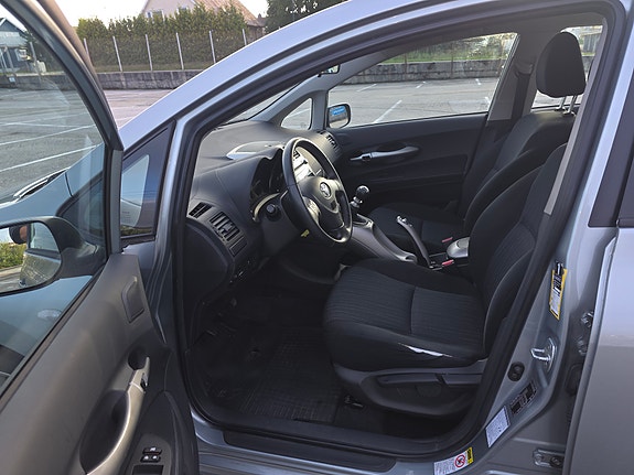 Toyota Auris 14 of 20
