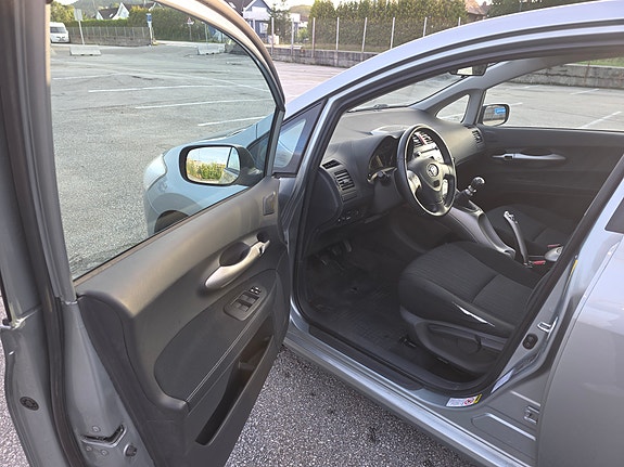 Toyota Auris 13 of 20
