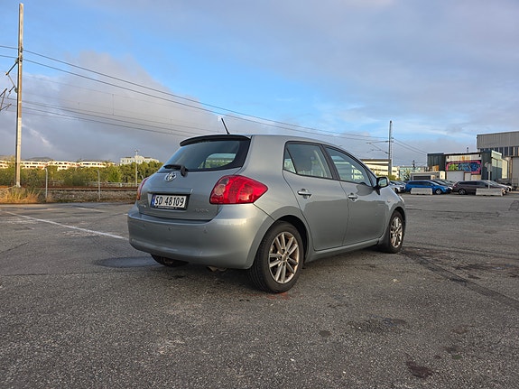 Toyota Auris 8 of 20