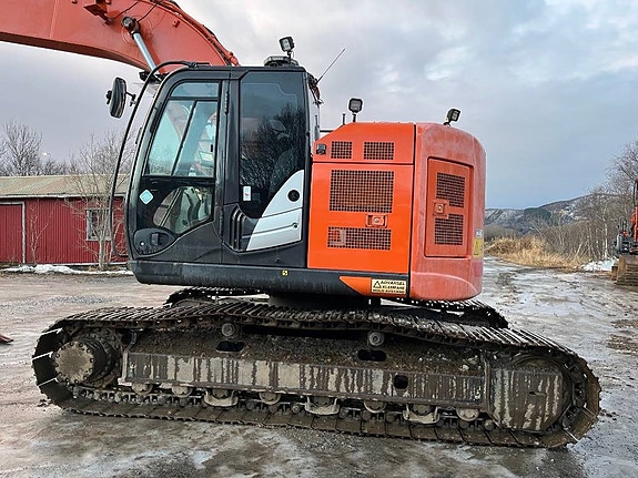 Hitachi ZX 225 US LC-6 6 of 12
