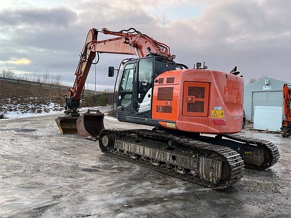 Hitachi ZX 225 US LC-6 2 of 12