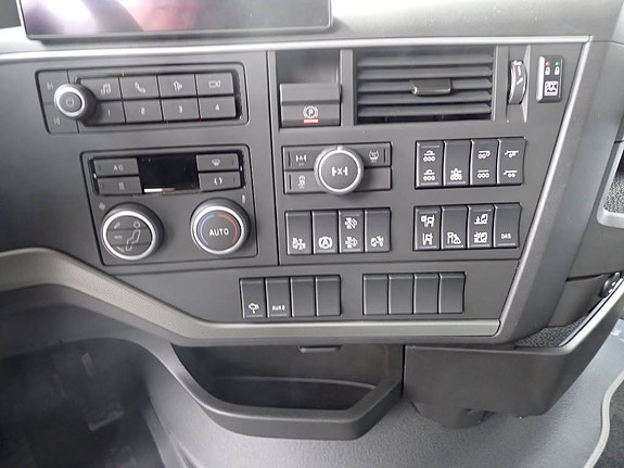 Volvo 8x4 Tridem 11 of 13