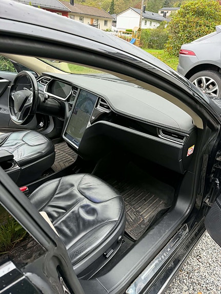 Tesla Model S 12 of 15