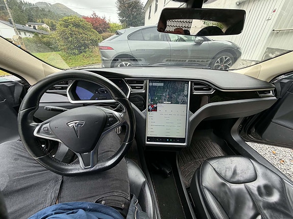 Tesla Model S 11 of 15