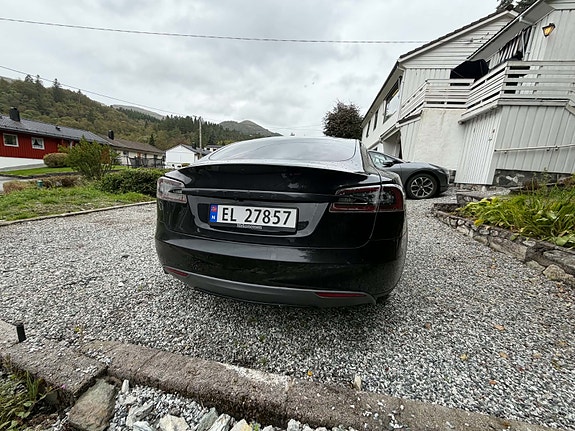 Tesla Model S 4 of 15