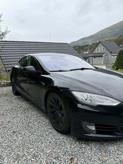 Tesla Model S 8 of 15
