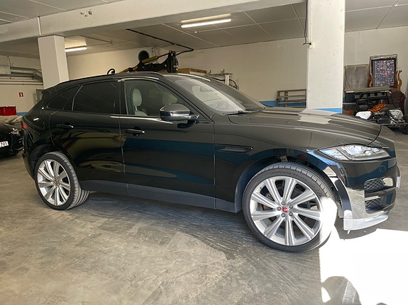 Jaguar F-PACE 4 of 14