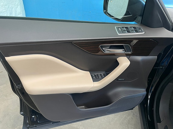 Jaguar F-PACE 13 of 14