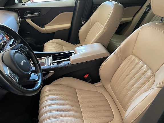 Jaguar F-PACE 10 of 14