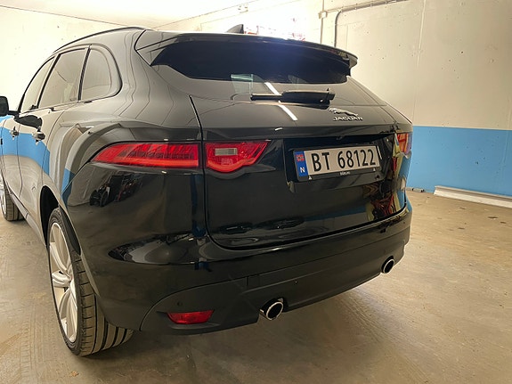 Jaguar F-PACE 3 of 14