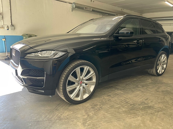 Jaguar F-PACE 2 of 14