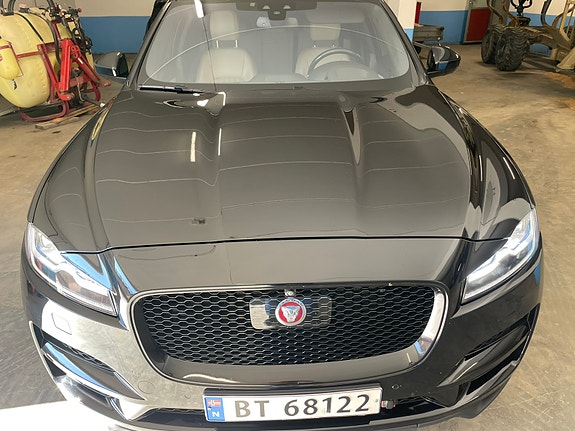 Jaguar F-PACE 8 of 14