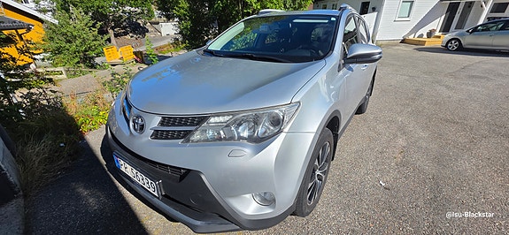 Toyota RAV4 2 of 10