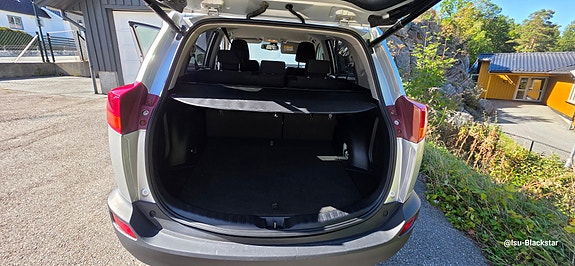 Toyota RAV4 4 of 10