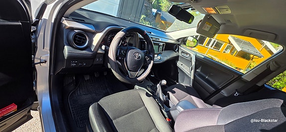 Toyota RAV4 6 of 10