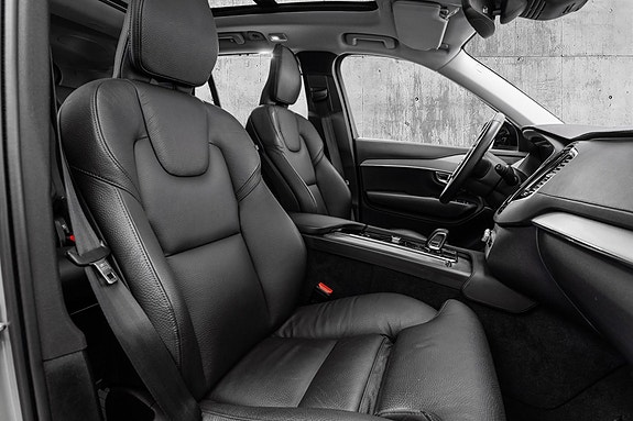 Volvo XC90 26 of 30