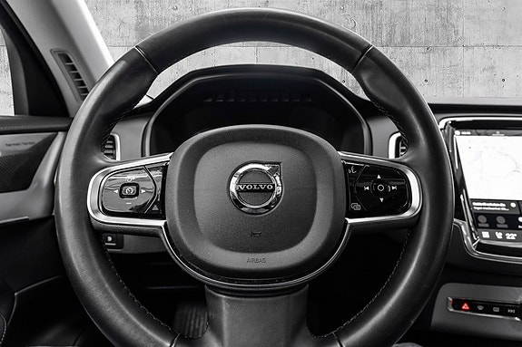 Volvo XC90 16 of 30